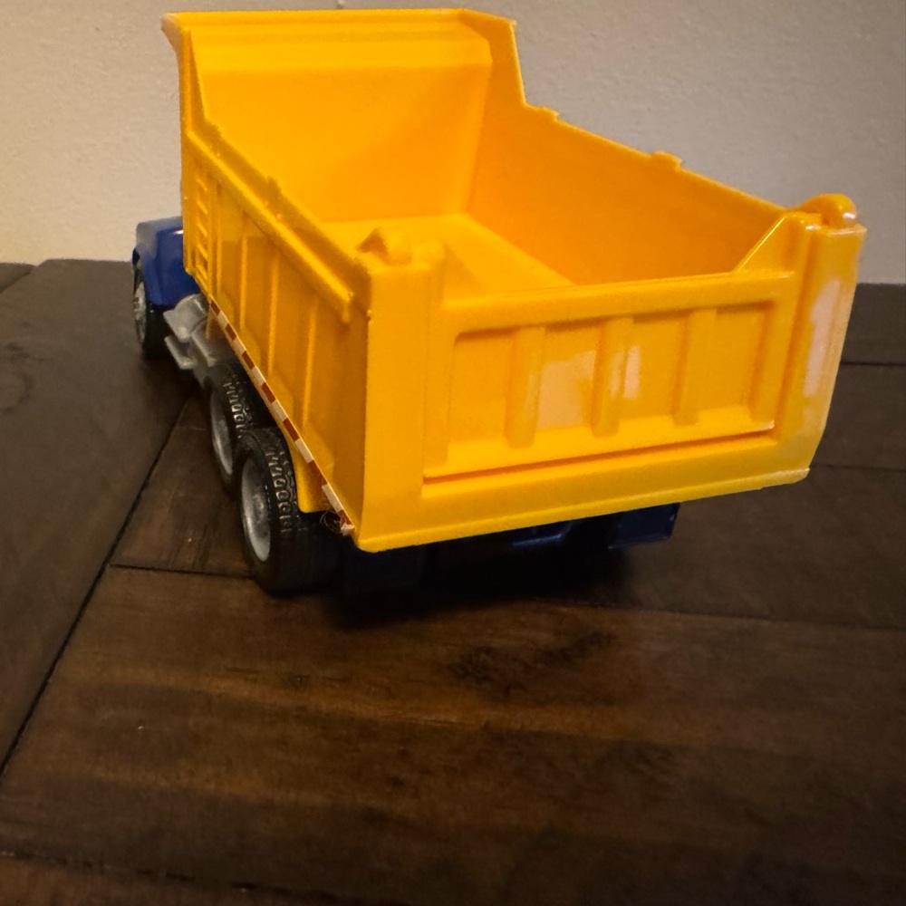 RC Dump Truck 1 Blue and Yellow Battery Operates Remote Control - Picture 7 of 9